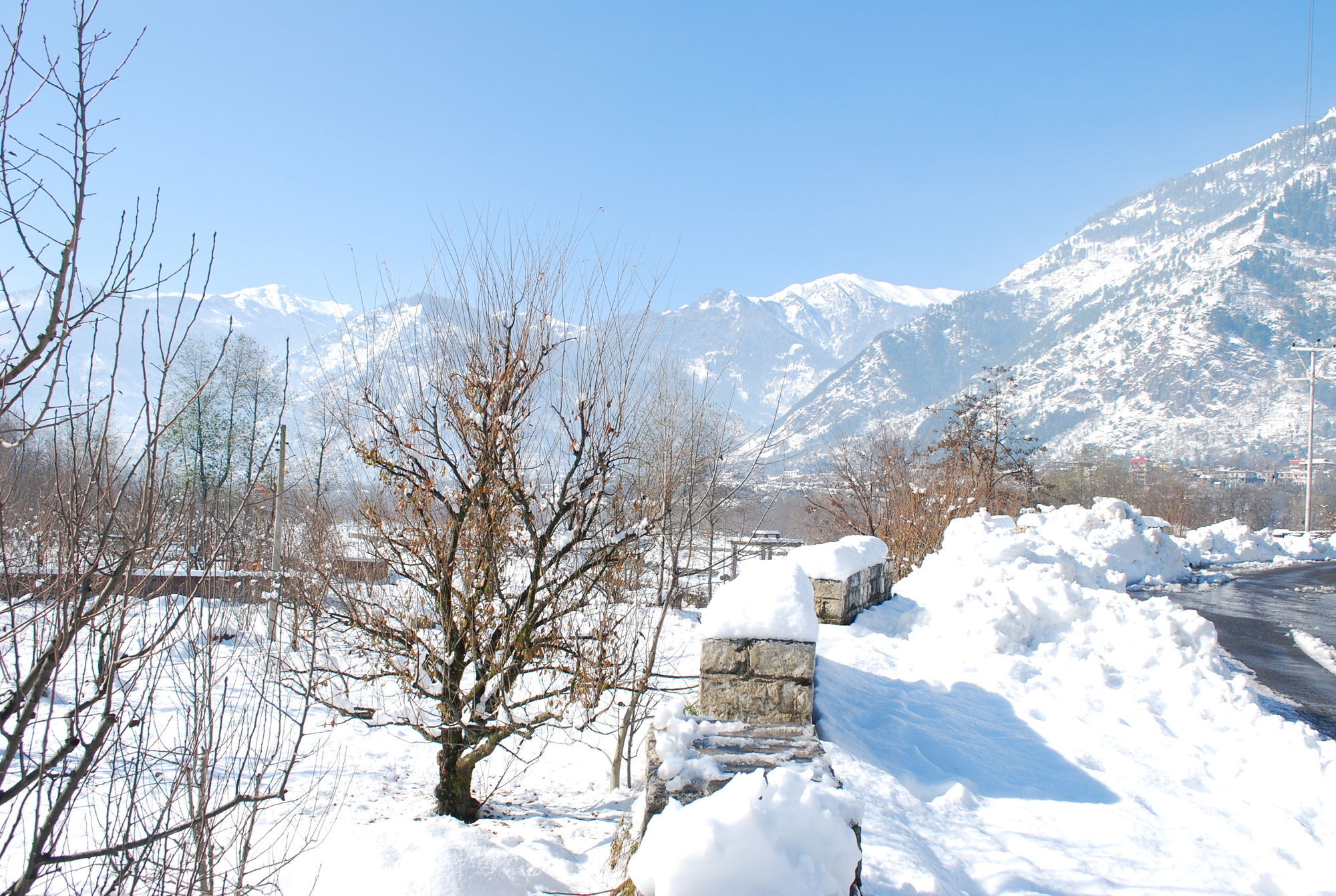 Adb Rooms Snow Touch Resort Manāli Exteriér fotografie